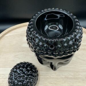 Brûleur d’arômes Dhyana noir, vue du couvercle ouvert en céramique noire